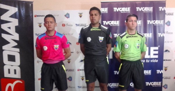 Vídeo: Nuevos uniformes para árbitros - Noticias y Reglamentos para Árbitros Fútbol