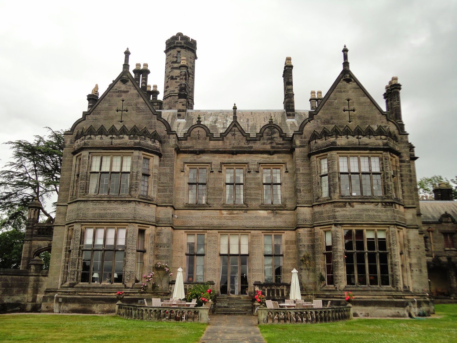 Roj Fashion & Lifestyle / Clubbing & Car Tunes The Heath House Off