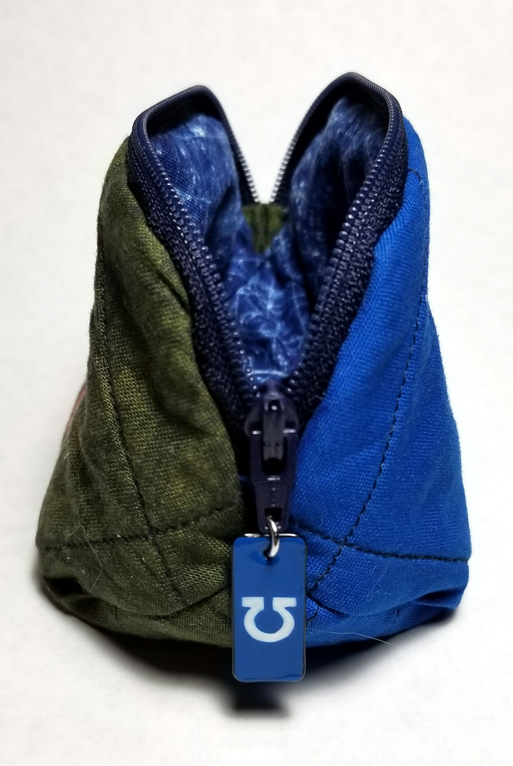 Knitfink crafts everything... Ultramarine / Dark Eldar Dice Bag