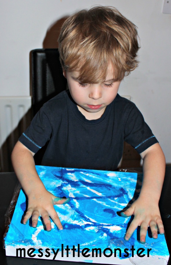 Easy painting ideas for kids. Cling film canvas wall art. No mess painting for babies, toddlers and preschoolers.