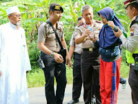 Salut! Kapolda Jateng Tiba-tiba Turun dari Mobil dan Langsung Berlari, Ternyata Demi Wanita Ini Salut! Kapolda Jateng Tiba-tiba Turun dari Mobil dan Langsung Berlari, Ternyata Demi Wanita Ini