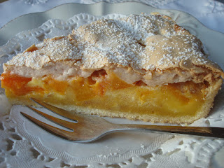 Tarta cu caise si bezea