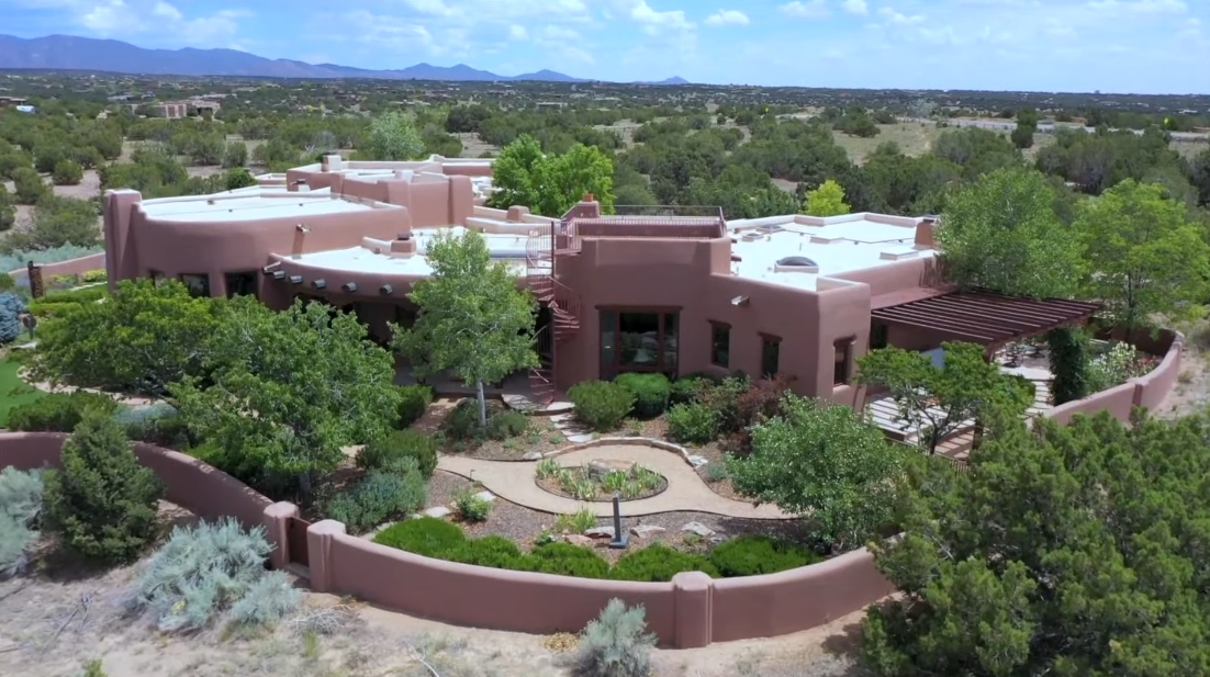 Tour 2 Indian Pony, Santa Fe Luxury Home vs. 29 Interior Design Photos