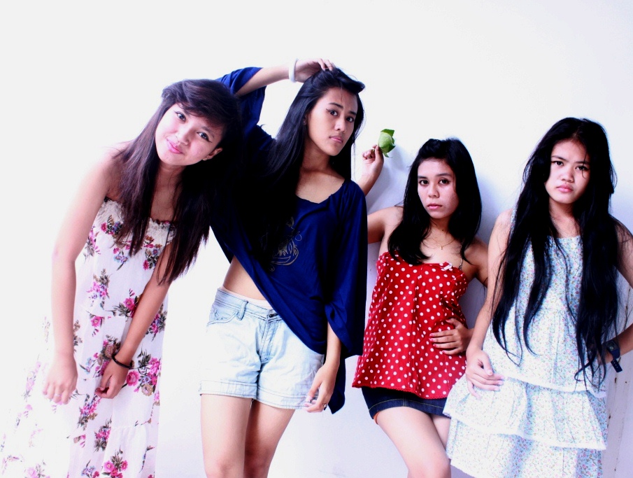 Империя сериал актёры. Обложка на песню чудо. Питерский щит оу74 свитшот. Стильный дизайн рекламы. Trap стиль russia.