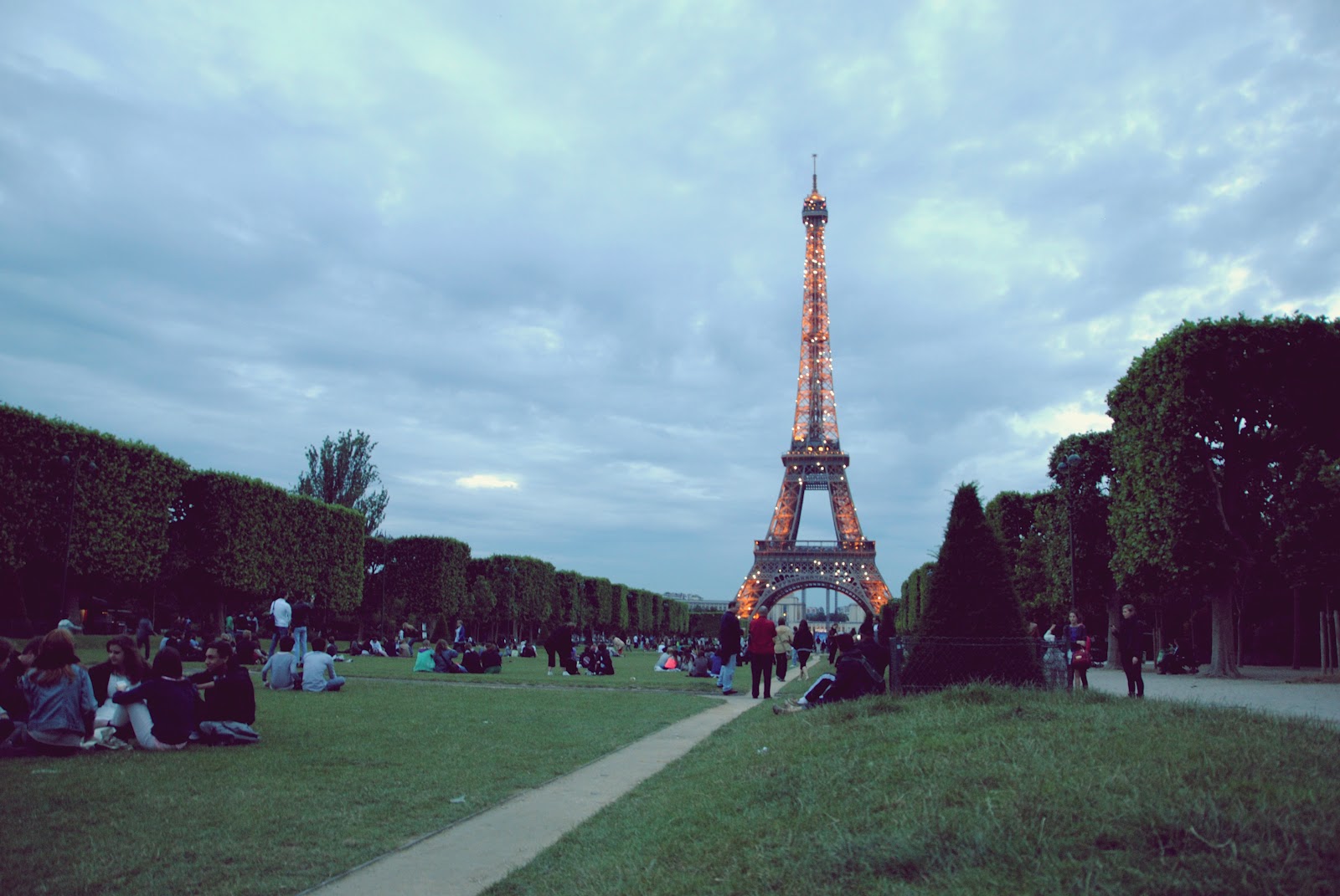 Den vide verden: Paris dag 4 - Latinerkvarteret og Eiffeltårnet by night