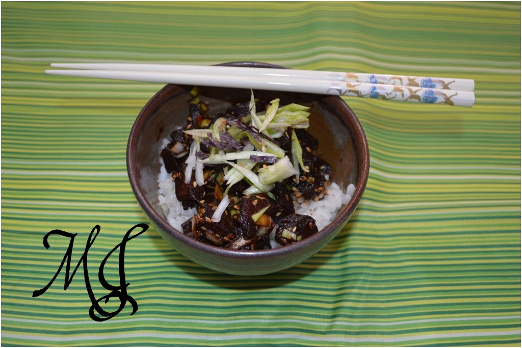 Marinierter Thunfisch auf Sushireis - tekone sushi てこねすし Marinierter Thunfisch auf Sushireis - tekone sushi てこねすし