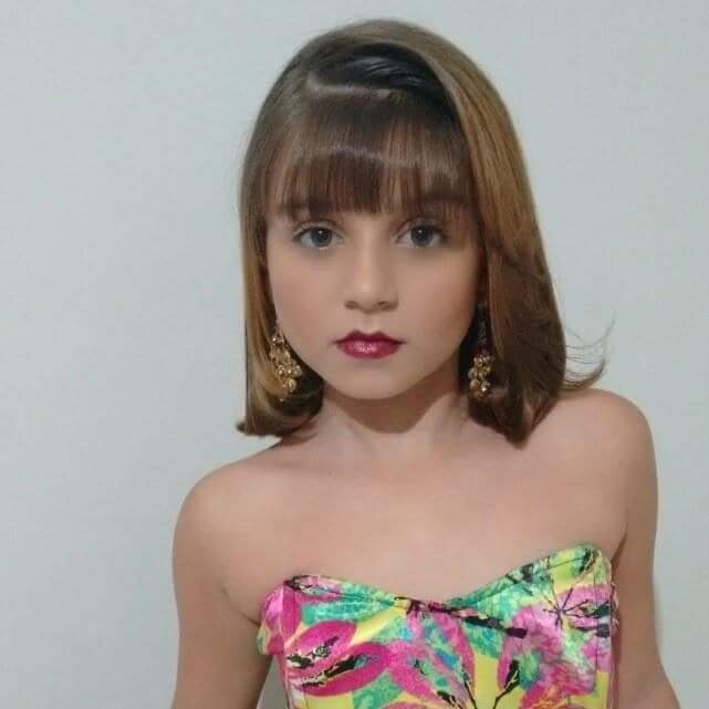 Paola Bracho Reencarna! "Mini" Paola Bracho Está Bombando na