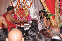 Vidya Balan spotted at Siddhivinayak temple Mumbai