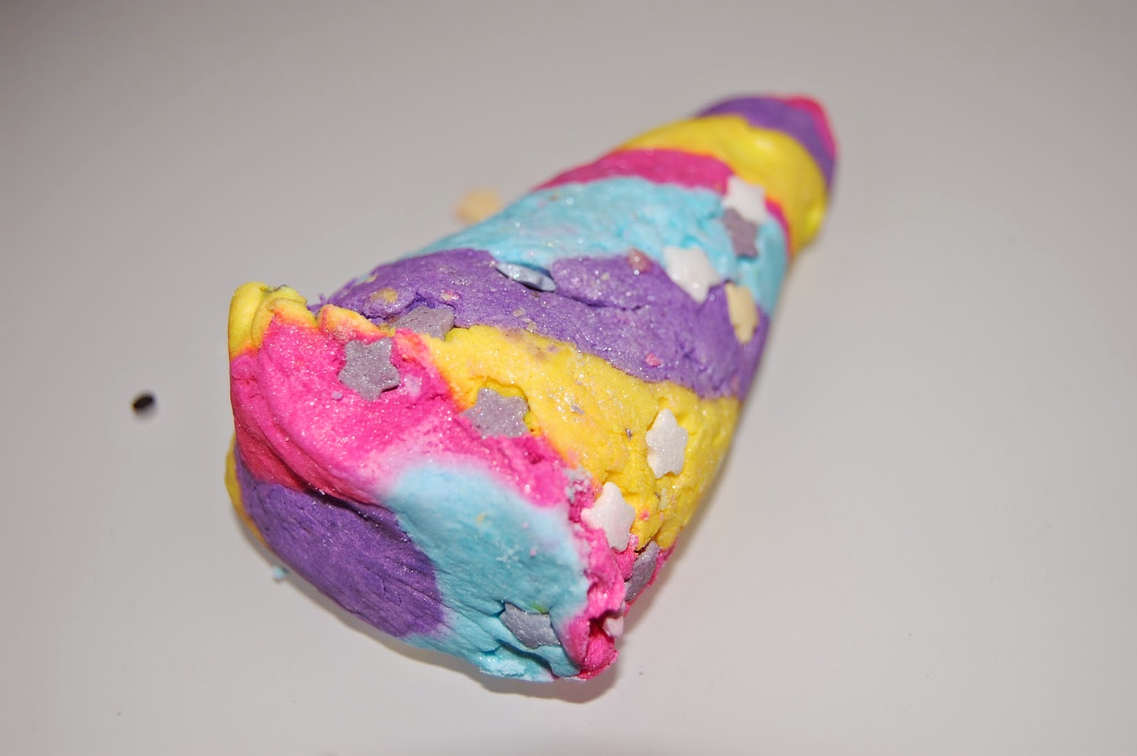 Beauty Box Lush Unicorn Horn Bubble Bar Valentine's Day 1015