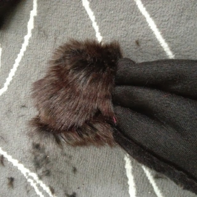 la vie DIY: 12 Days of Christmas: DIY Fur Cuff Scarf (a few ways)