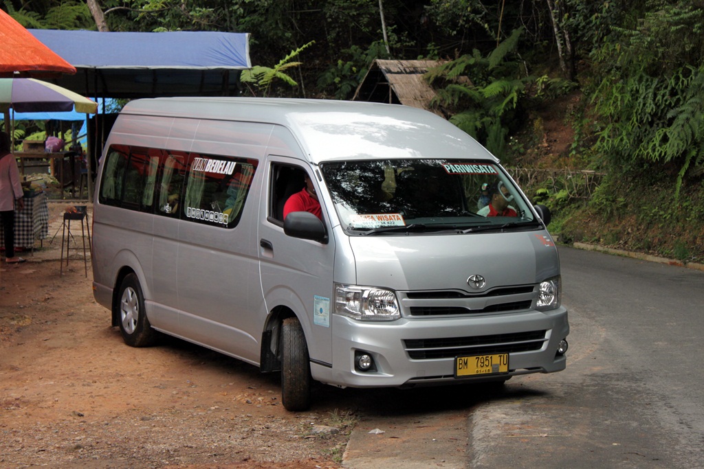 микроавтобус мерседес спринтер 12 мест. 12 микроавтобус. микроавтобус toyota hiace 12 мест. фольксваген пассажирский 14 мест крафтер. тойота хайс 2014 12 мест.