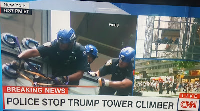 20160810 174140 Trump Tower climber stopped by the Police
