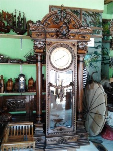 lemari jam hias kayu jati