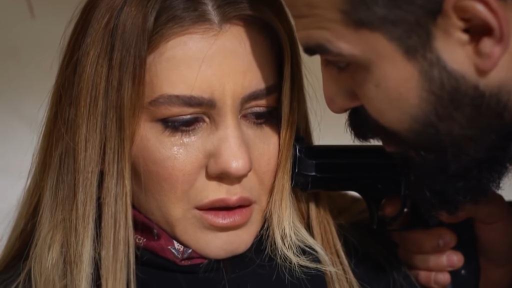 Elif odcinek 575: Gonca wysyła prezenty dla Erkuta i Arzu! Sitare zostaje porwana! [Streszczenie + Zdjęcia]