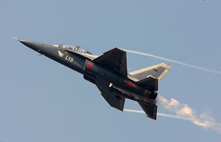 http://2.bp.blogspot.com/-kL9VTLsVpzw/TspBKmXOo0I/AAAAAAAAFb4/SpM0KVgGhFk/s1600/L-15+advanced+lead-in+trainer+%2528LIFT%2529+supersonic+Advanced+Jet+Trainer+light+attack+aircraft+People%2527s+Liberation+Army+Air+Force+%2528PLAAF%2529+Hongdu+Aviation+Industry+Group+%2528HAIG%2529+export+paf+pakistan+carrier+navy+%25285%2529.jpg