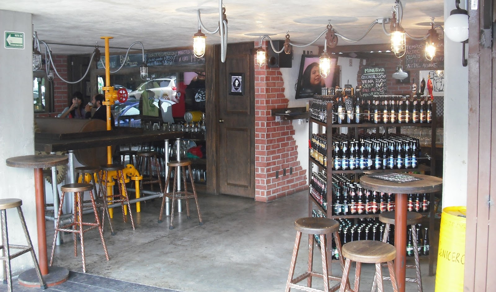 Beer and Records in Mexico City / Cervezas artesanales y vinilos en la