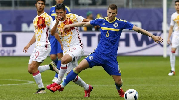 España gana ajustadamente a Bosnia (3-1)