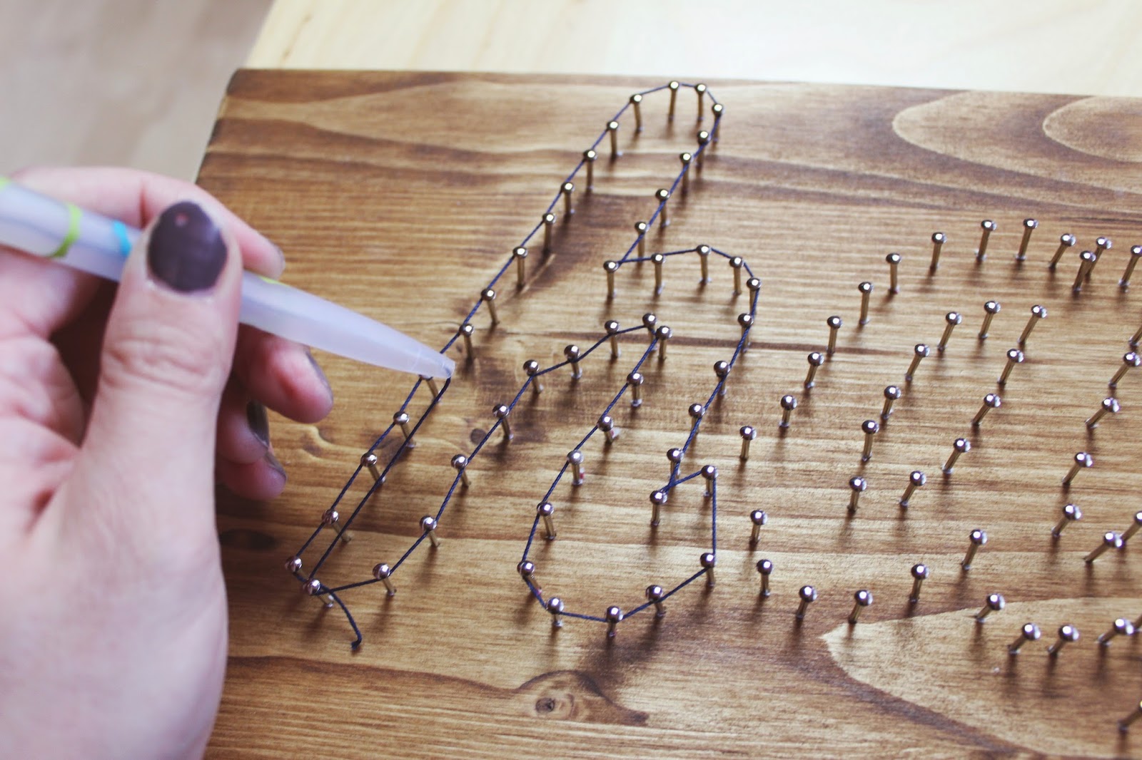 Bilder mit Faden und Nägeln: Eine kreative Reise für kleine Künstler