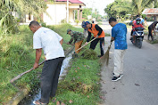 MANTAP...Dinkes dan Kelurahan Padang Merbau Melakukan Kegiatan Gotong-royong Bersama