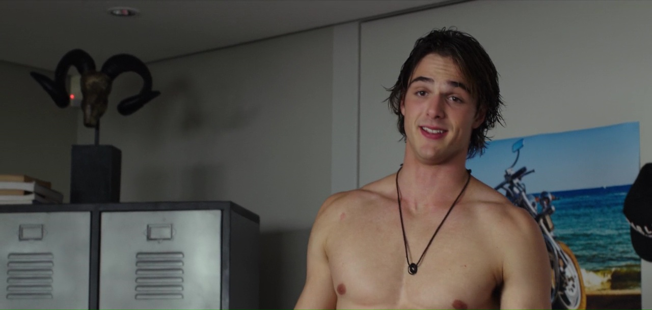 джейкоб элорди горячие каникулы. джейкоб элорди солтберн сцена в ванной. нолан бейтман эйфория. джейкоб элорди юоуом. джейкоб элорди без футболки.