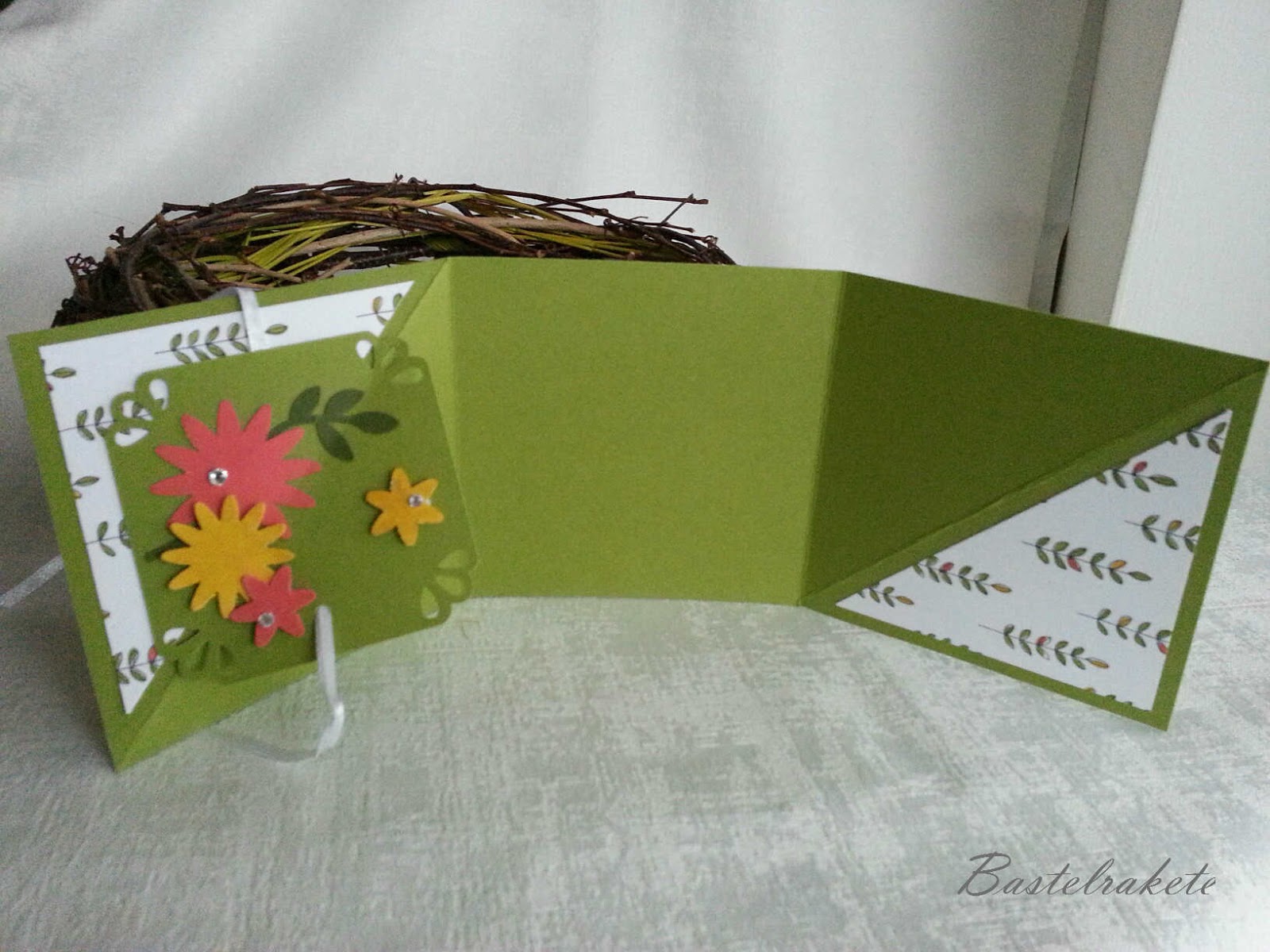 Bastelrakete: Karte zum Aufklappen Bastelrakete: Karte zum Aufklappen