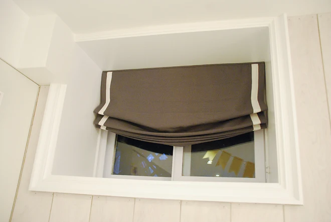 relaxed roman blind, basement window covering, roman blind with border