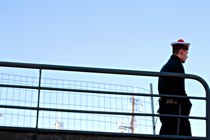 BLOG MODE HOMME PREPPY DANDY CONSEIL STYLE PARIS ELEGANCE TENDANCE JEUNE Marin frégate bachis pompom rouge Marine nationale - BLOG MODE HOMME MENSFASHION