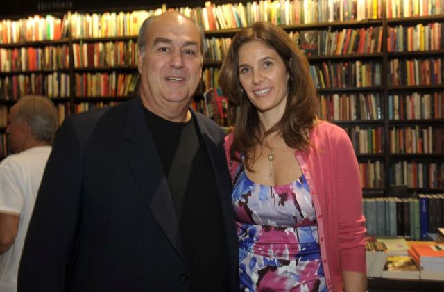 linda neves: Roberto Irineu Marinho com sua mulher karen prestigiam Joe