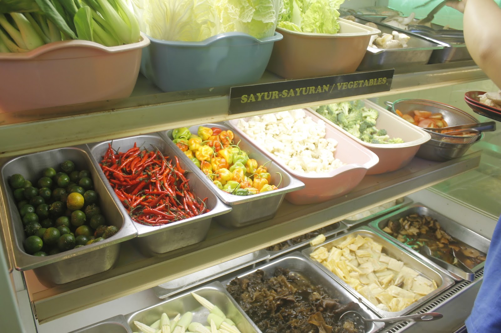 ANNUAR BBQ STEAMBOAT DI KUCHING,SARAWAK AZLAN RUMADI