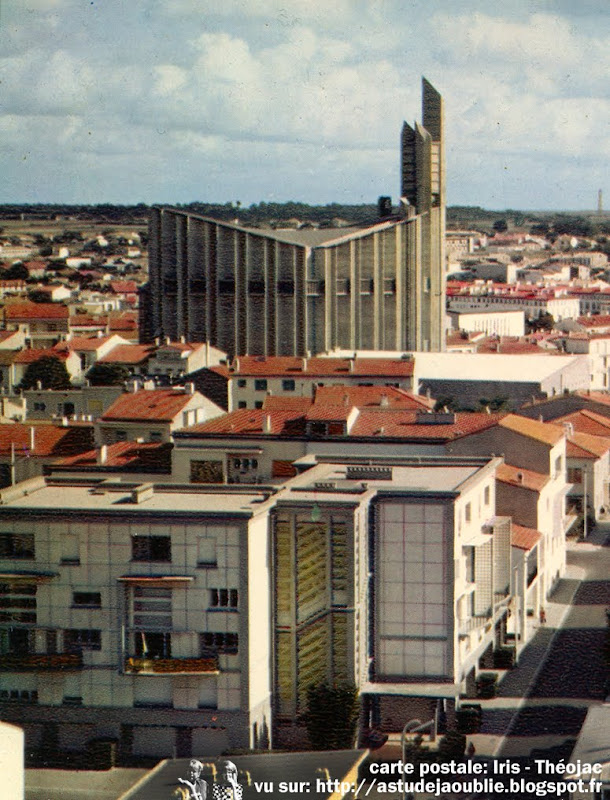 Royan - Immeuble, rue de Foncillon  Architecte: Louis Simon  Projet / Livraison: 1949 - 1964