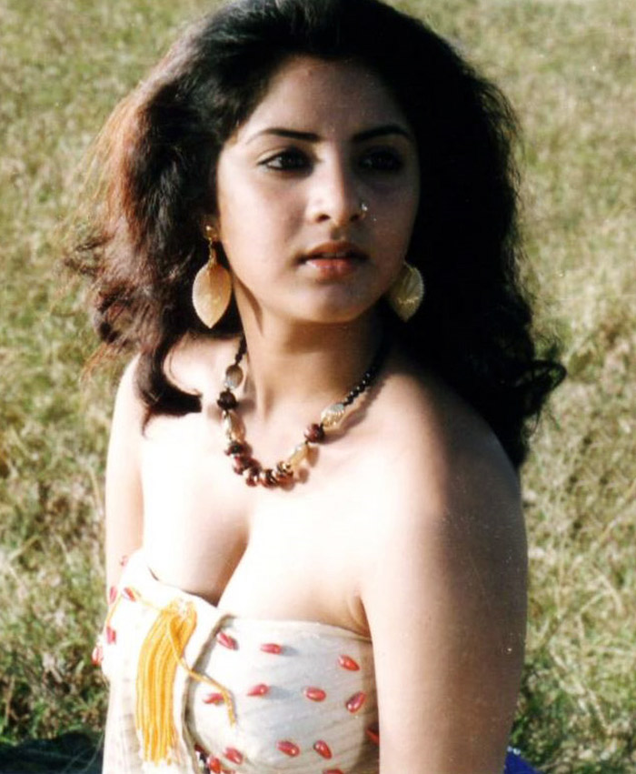 All Collection Wallpapers Divya Bharti Hottest Wallpaper