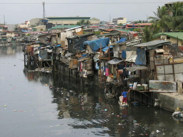 http://2.bp.blogspot.com/-kOJew1kNuqo/TmhLgJZ5IjI/AAAAAAAAAM0/2looB51gQ1U/s1600/2079562-Slums-of-Manila-0.jpg