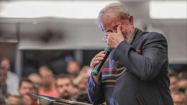 TRF-4 nega últimos recursos e Lula depende do STF para não ser preso