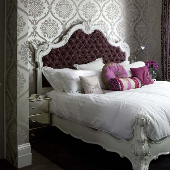 Luxury Damask Wallpaper Design for your Bedroom Decorating