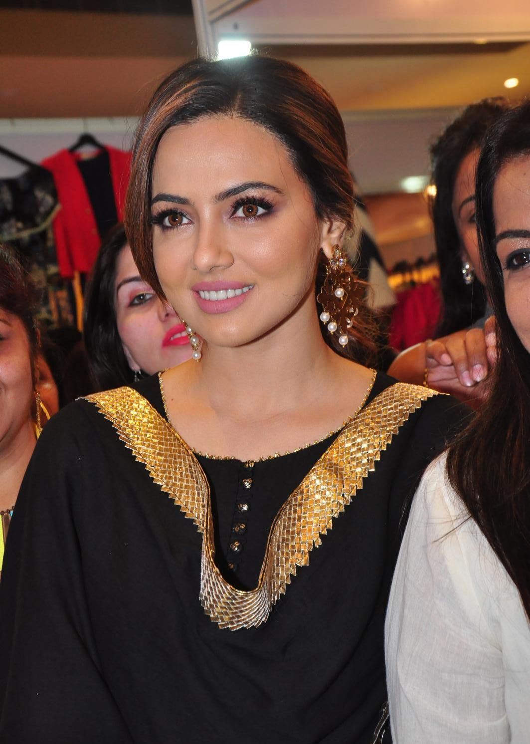 Sana Khan Looks Gorgeous In Black Dress At The Akritti ELITE Exhibitions In Hyderabad