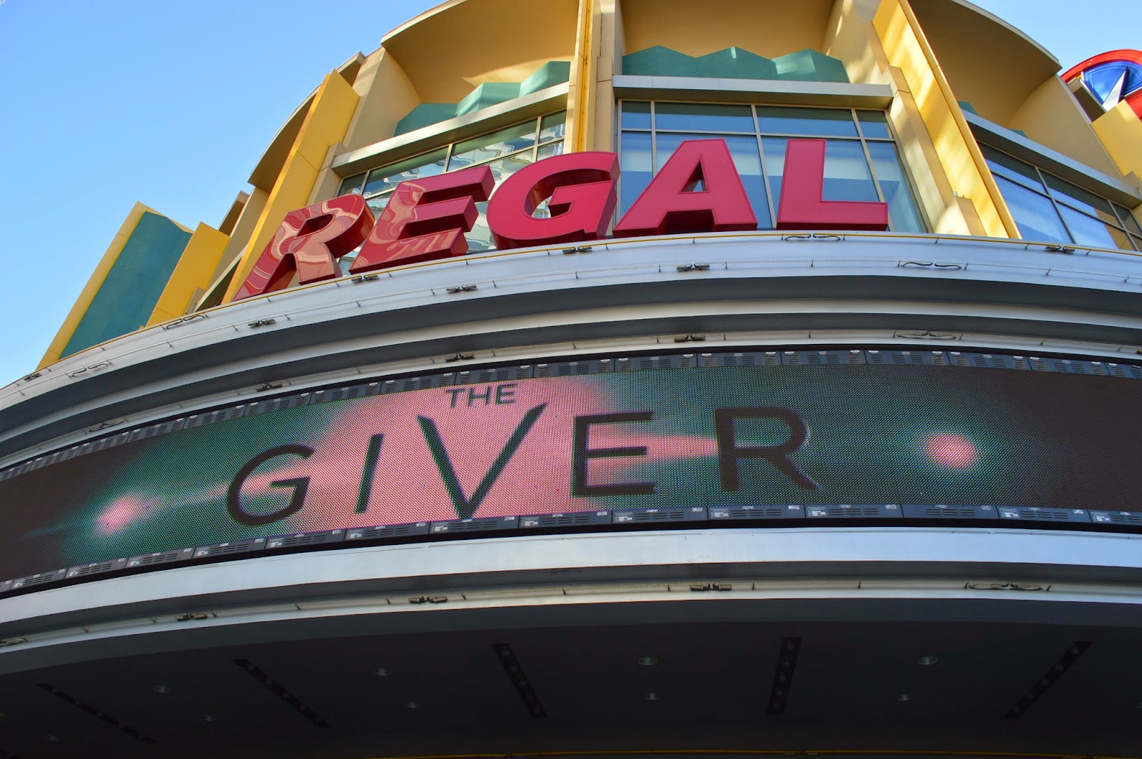 EXPERIENCING TMNT THE 1ST 4D THEATRE IN THE U.S. EAT