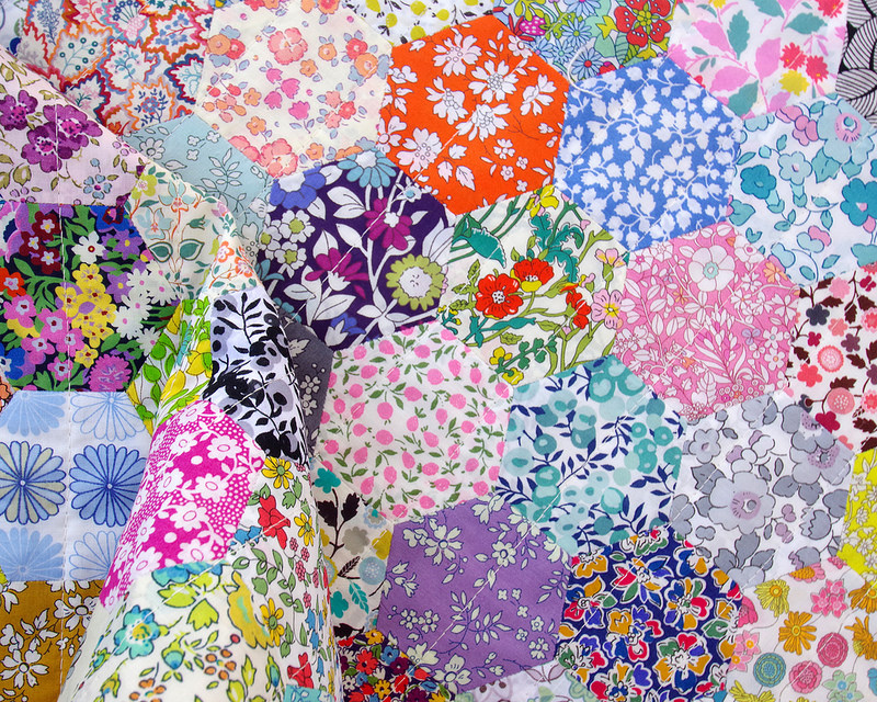 Liberty of London Hexagon Quilt | English Paper Piecing | © Red Pepper Quilts - October 2018 #englishpaperpiecing #hexagonquilt #libertyoflondon