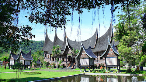 Tips Liburan Traveling Ke Kota Padang Sumatera Barat Pertama Kali: Jelajahi Nagari Minangkabau Surganya Wisata Membuat Traveler Menggila Dibuatnya