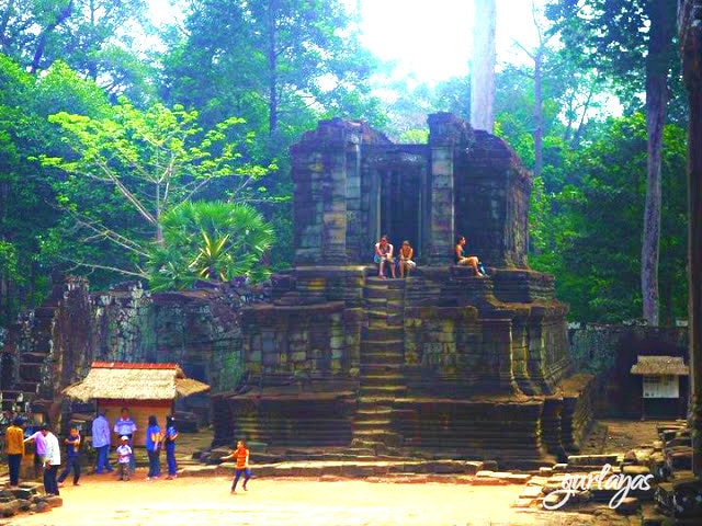 lesser temple Bayon by gurlayas.blogspot.com