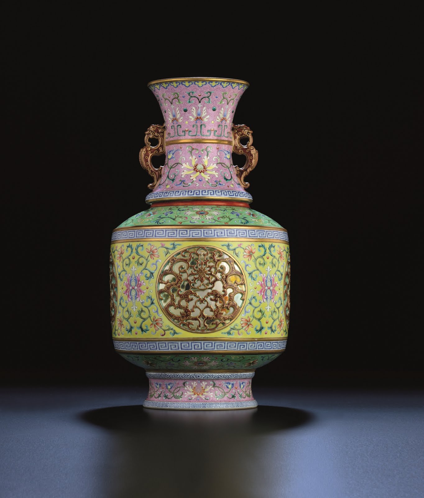 Auction Rare revolving vase from the Qianlong period coming up at