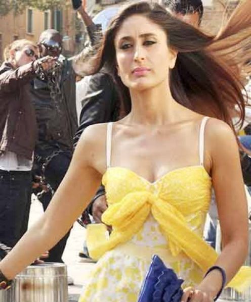 Bollywood Kiss: Hot Kareena Kapoor
