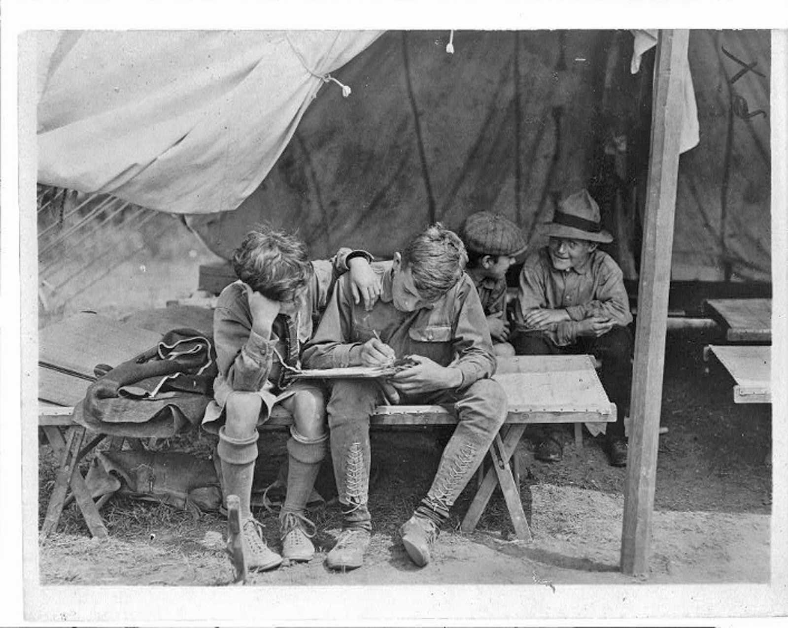 Года начала 20 го века. Лагерь бойскаутов в Америке ретро. Скауты 1910. The boy Scout Америка 20 век. Скаутские лагеря США 1925.