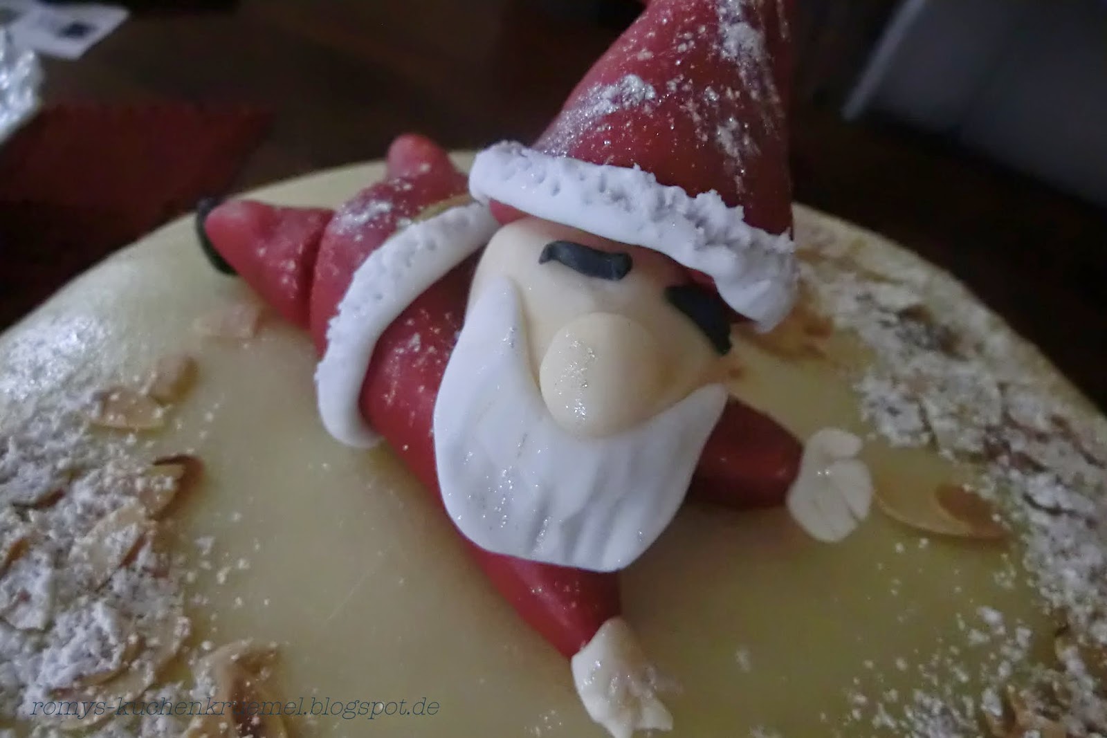 Kuchenkruemel Backblog : Weihnachtstorte - Mohn-Marzipantorte mit Himbeeren