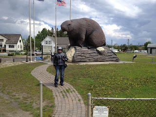 Rita meeting the Beaverlodge Beaver