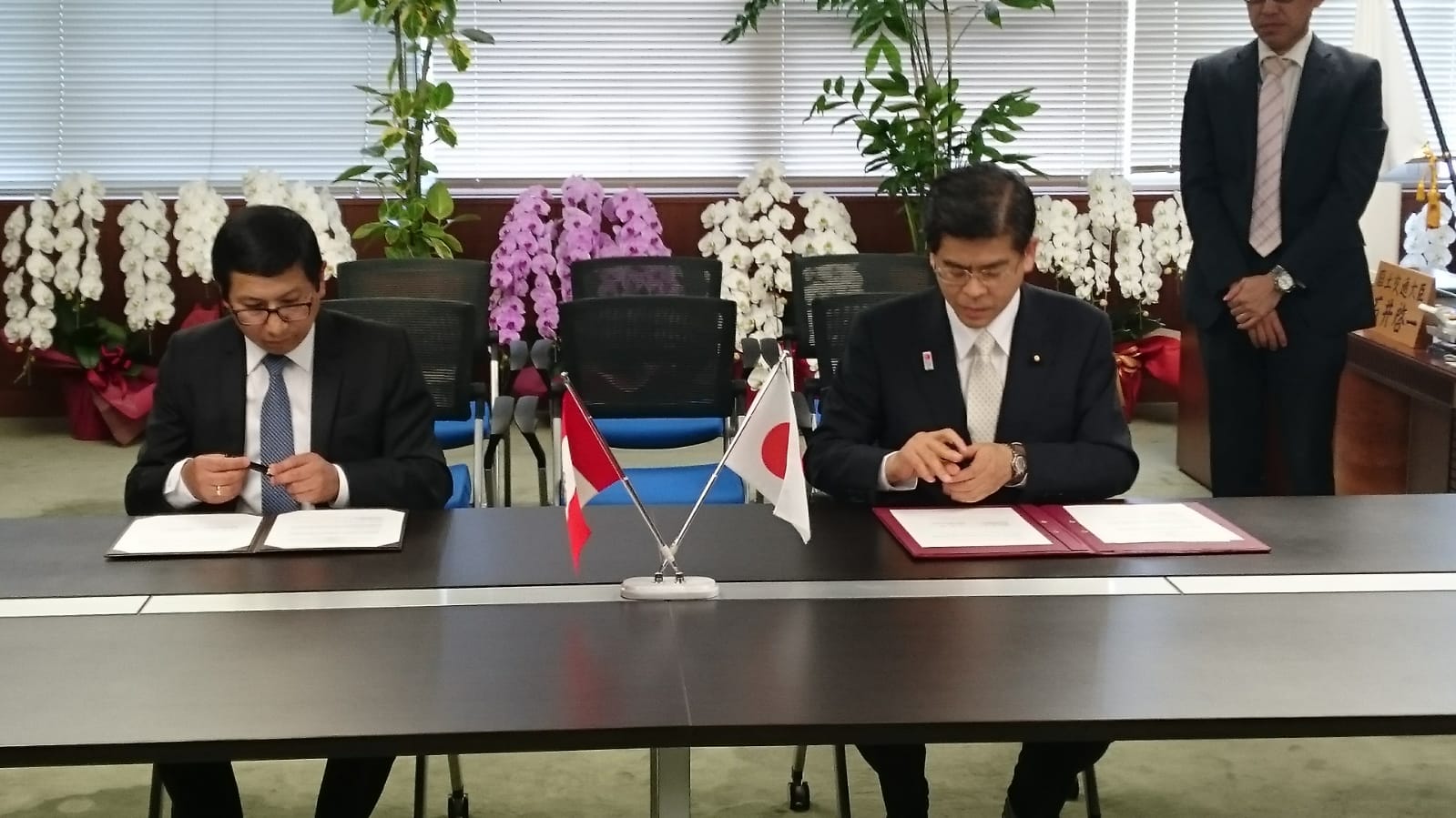 PRENSA ITV PERU MINISTRO DE TRANSPORTE DE PERÚ Y JAPÓN SUSCRIBIERON