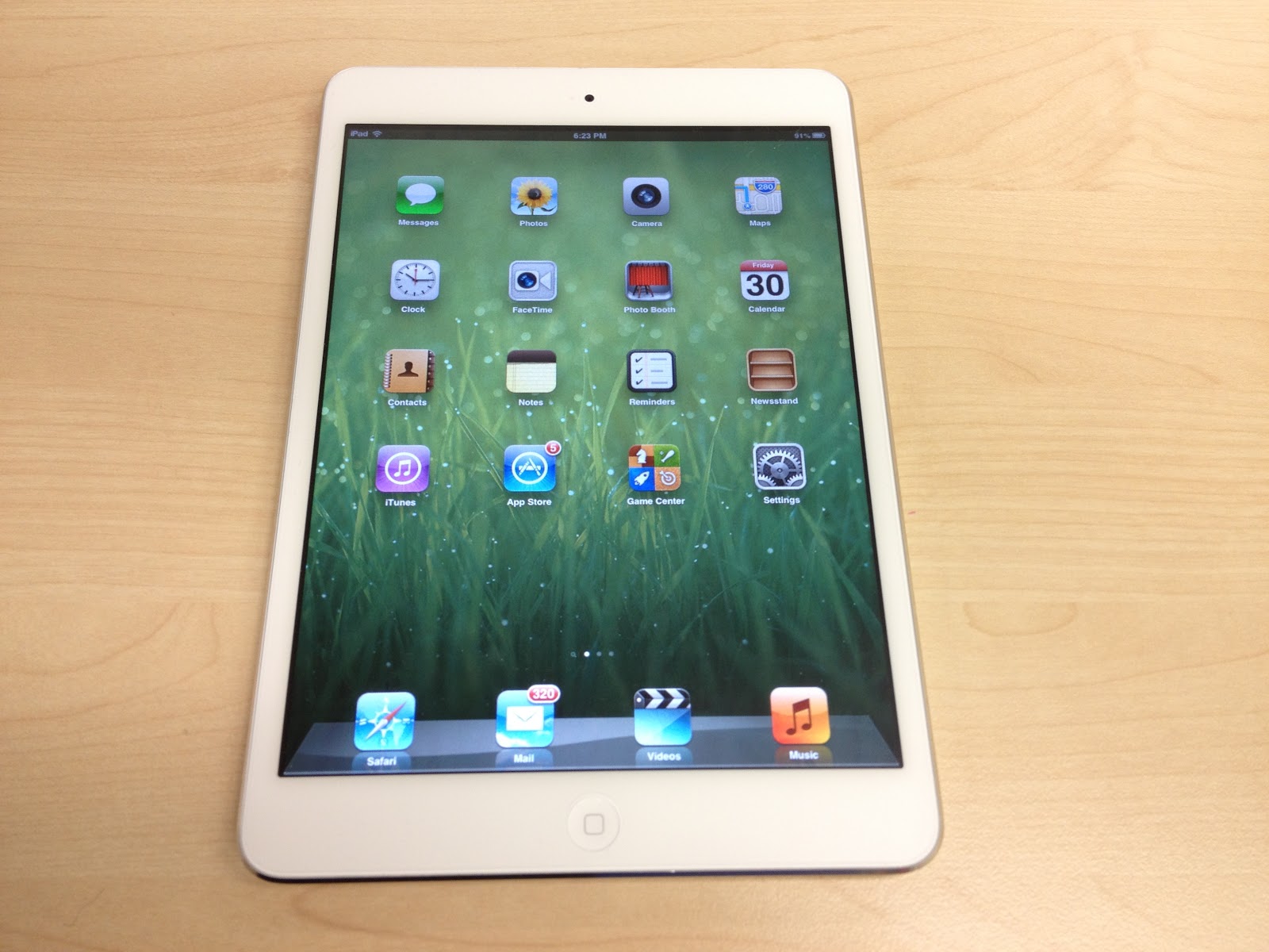 Pre-loved items for sale!: iPad Mini 16GB Wifi Only (White)