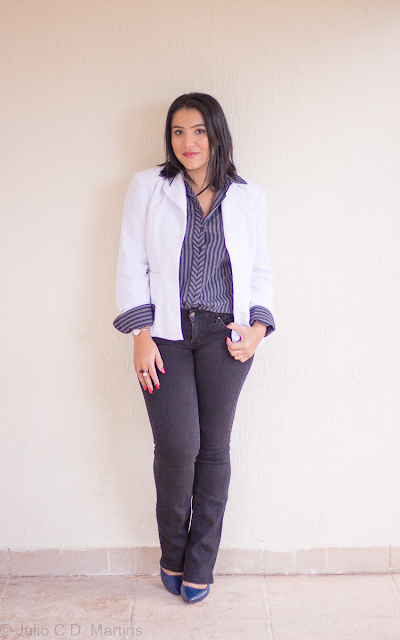 Usando o Blazer Branco no trabalho