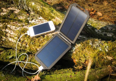 Groene achtergrond Religieus Proberen TEST 2022: Beste telefoon oplader zonne energie (solar powerbank)