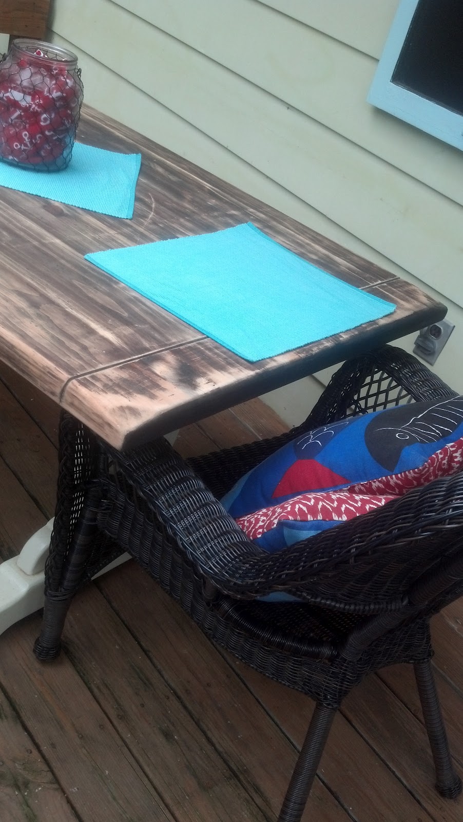 This DIY House Refinishing Old Table into Outdoor Patio Table