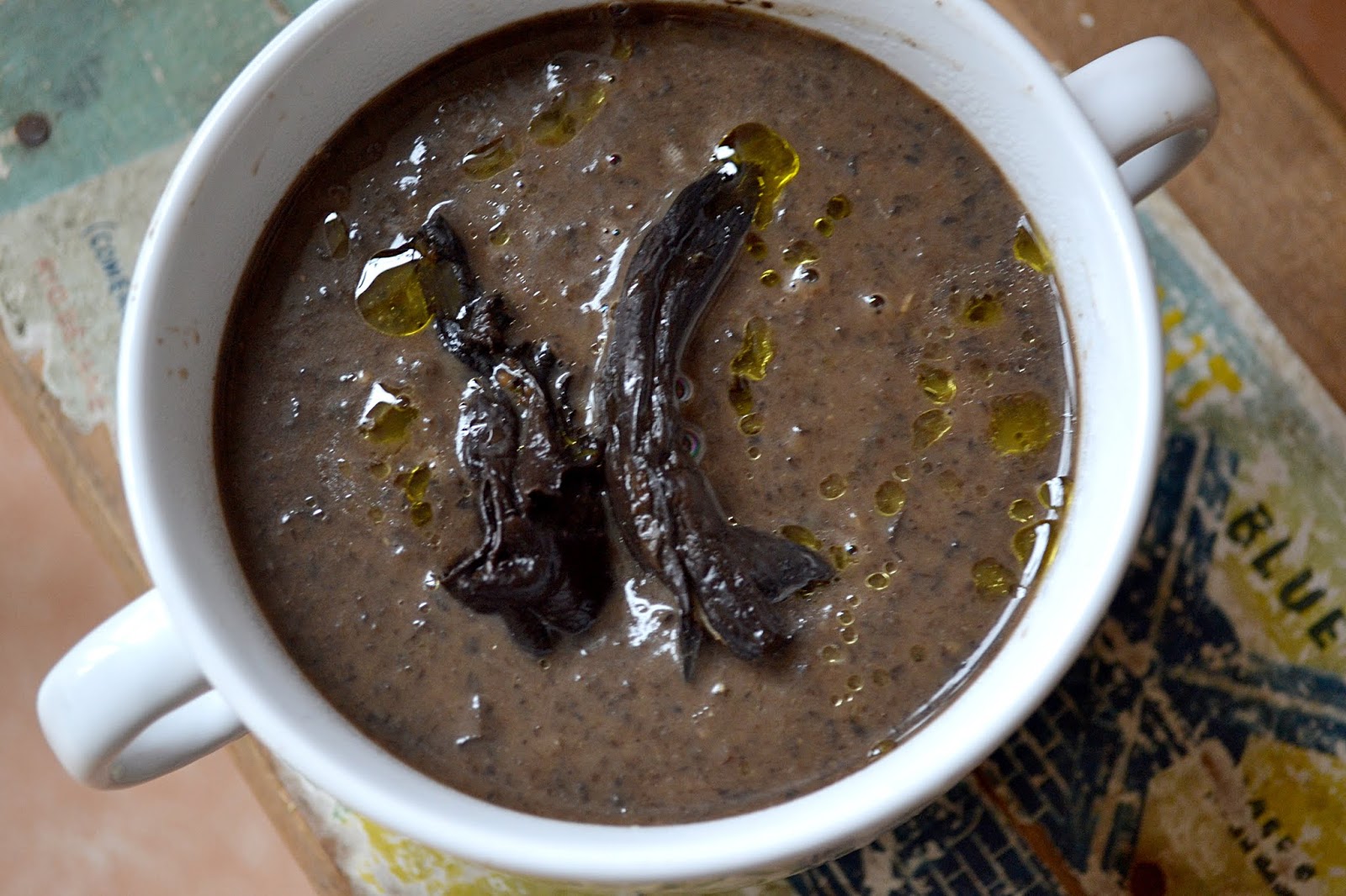 J'ai toujours aimé le jaune moutarde: Velouté aux trompettes de la mort